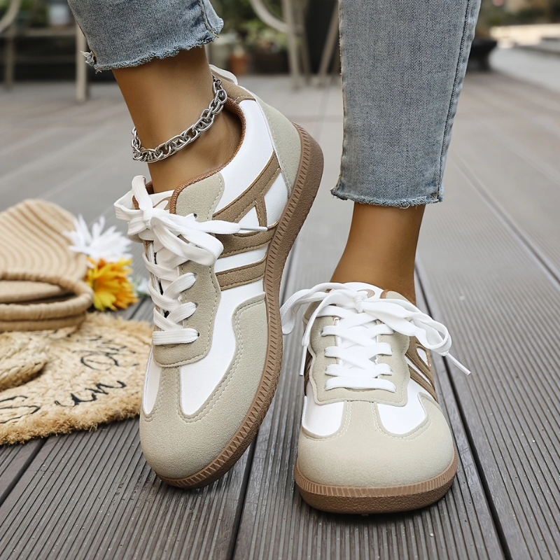 Baskets femme à lacets semelle plate style casual confortable