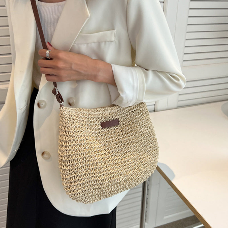 Sac hobo femme paille tressée raffia bandoulière cuir réglable porté épaule