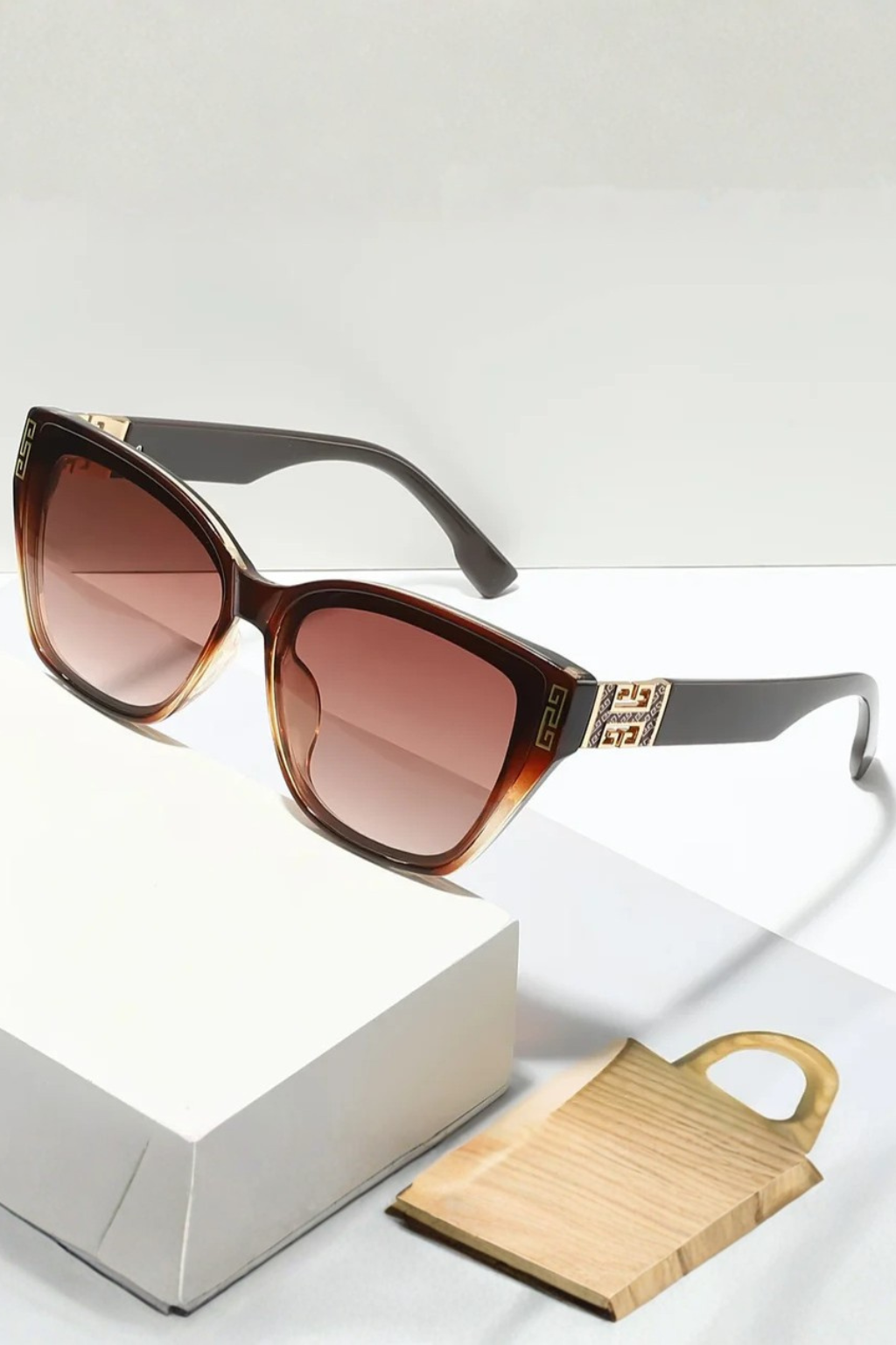 Lunettes de soleil femme œil de chat monture écaille verres dégradés détails dorés UV400