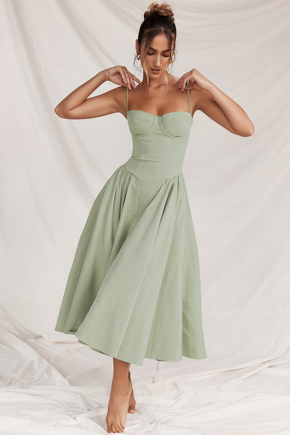 Robe midi femme bustier corset bretelles fines taille cintrée coupe évasée