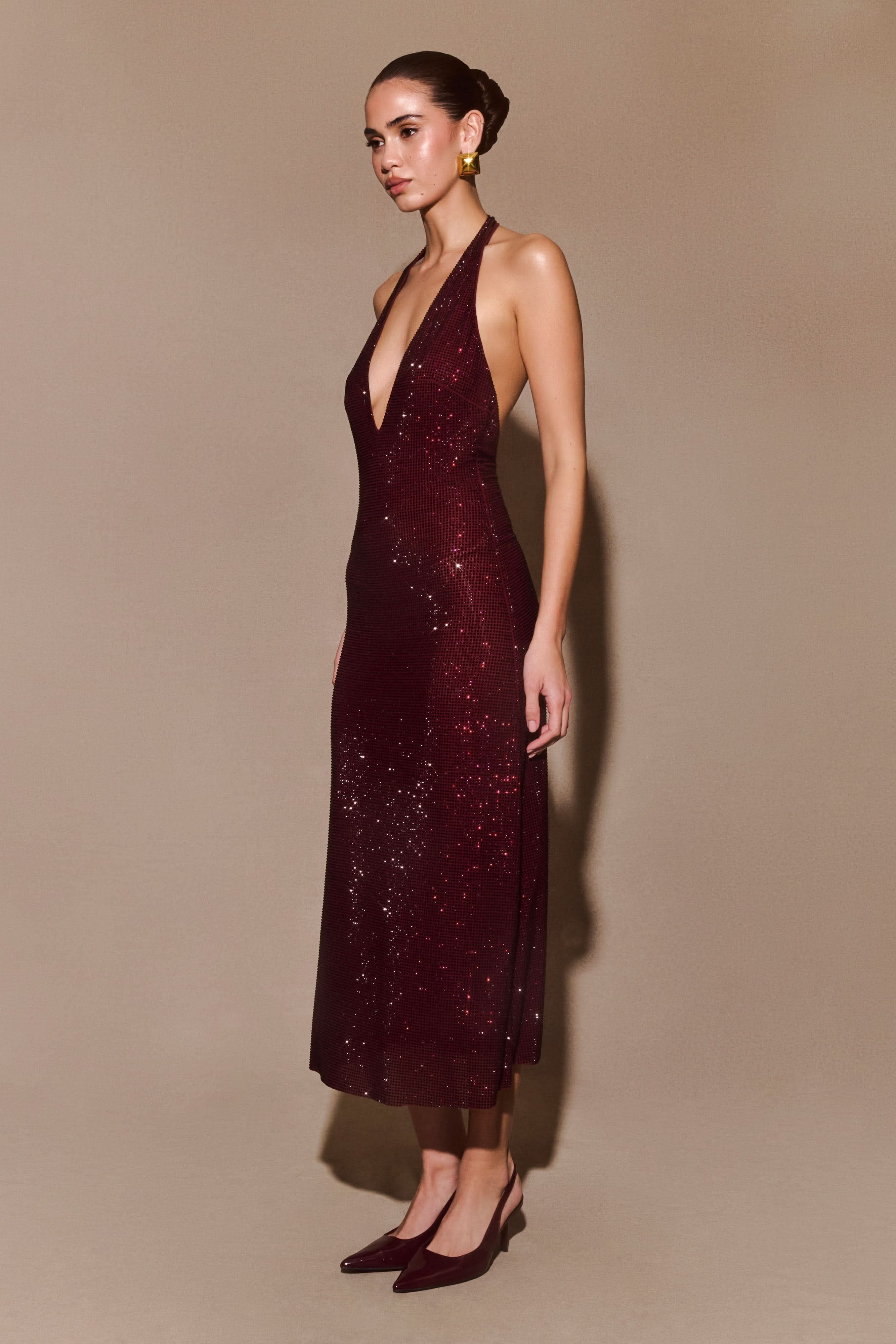 Robe soirée longue sequins dos nu col halter décolleté plongeant femme