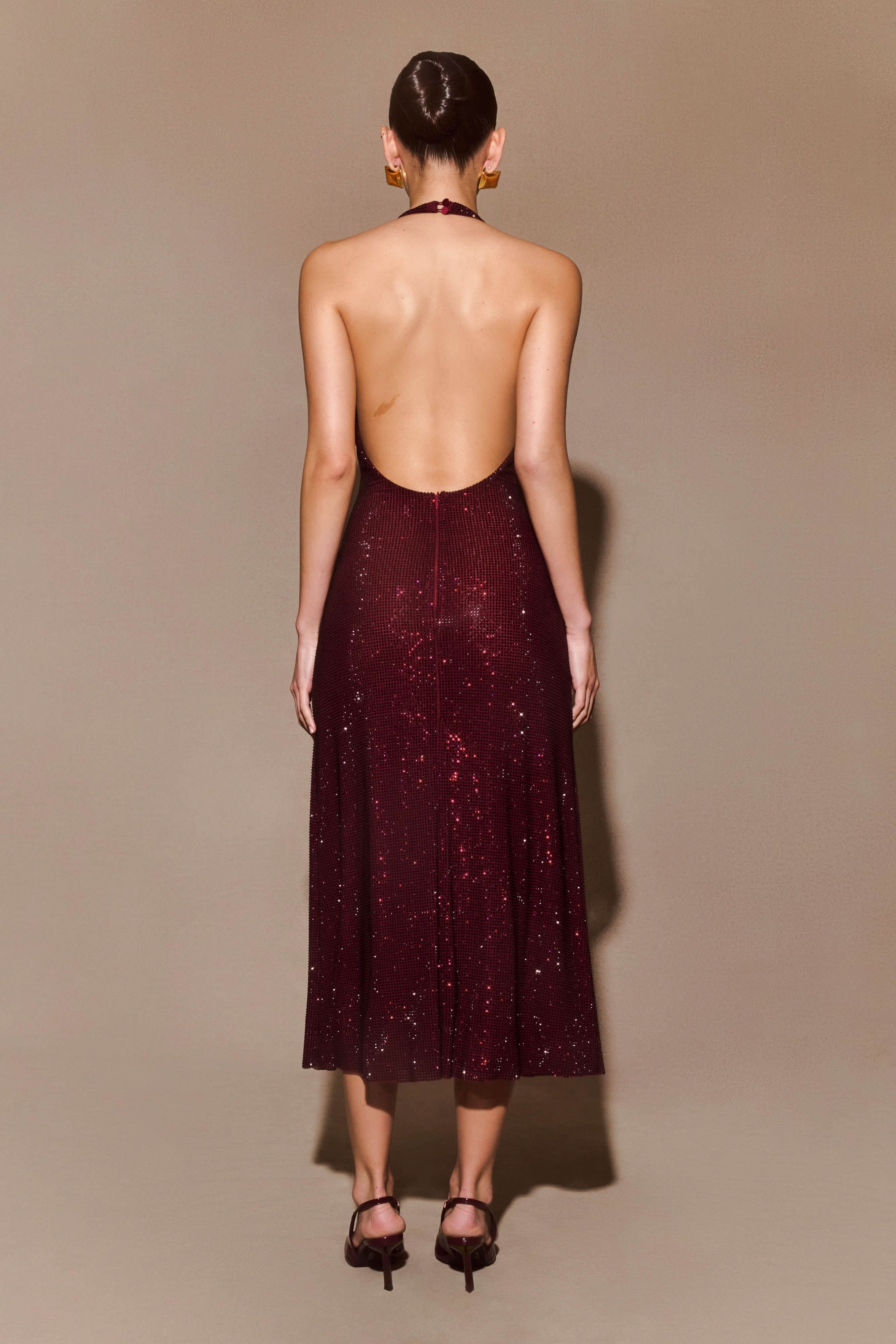 Robe soirée longue sequins dos nu col halter décolleté plongeant femme