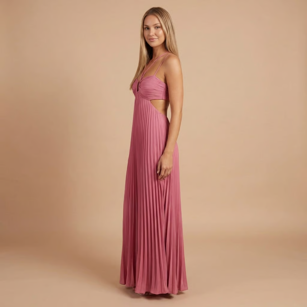 Robe longue invitée mariage plissée dos nu à découpes et col licou