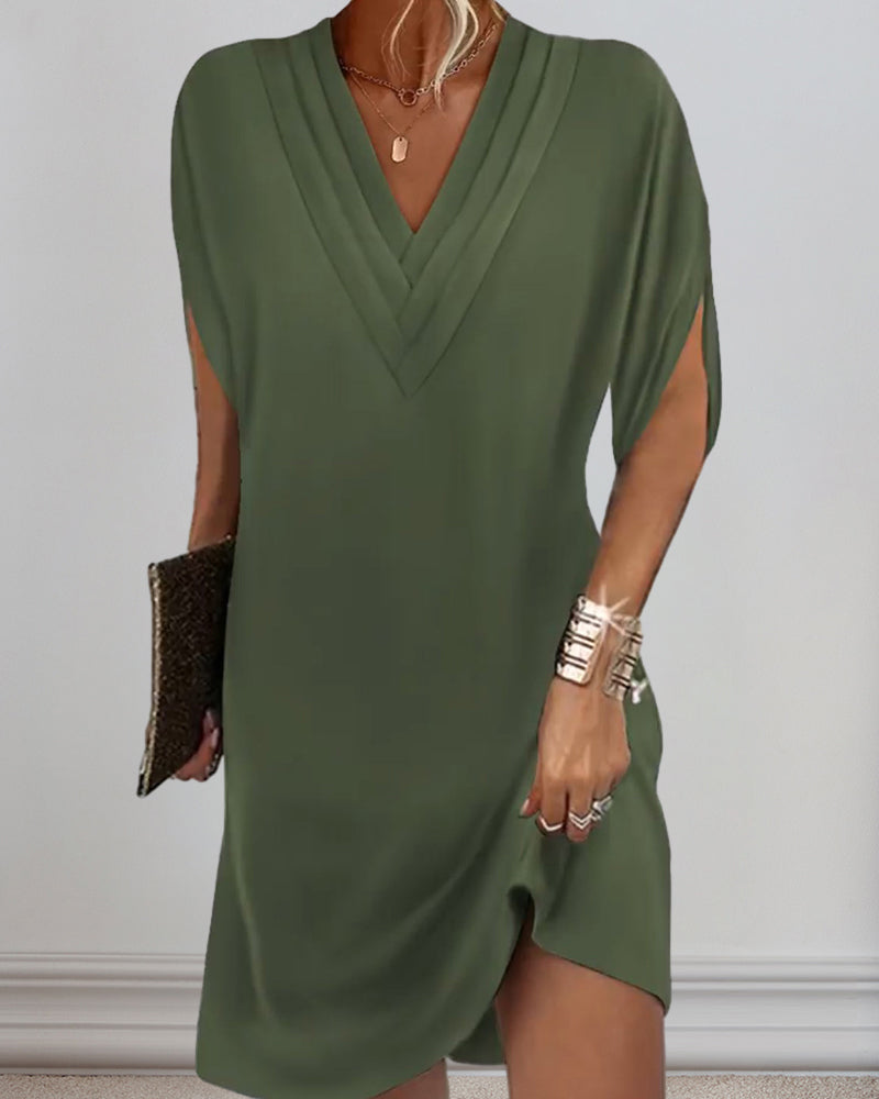 Robe courte femme col V coupe ample à manches fendues unie