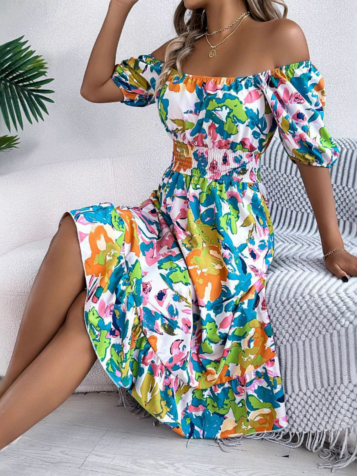 Robe fleurie épaules dénudées manches bouffantes smockée été