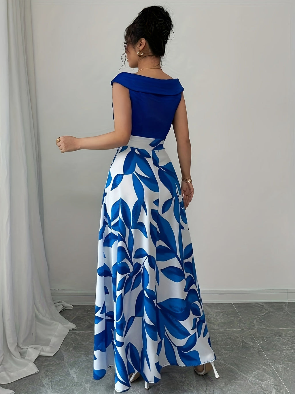 Robe longue invitée mariage imprimé feuillage taille cintrée