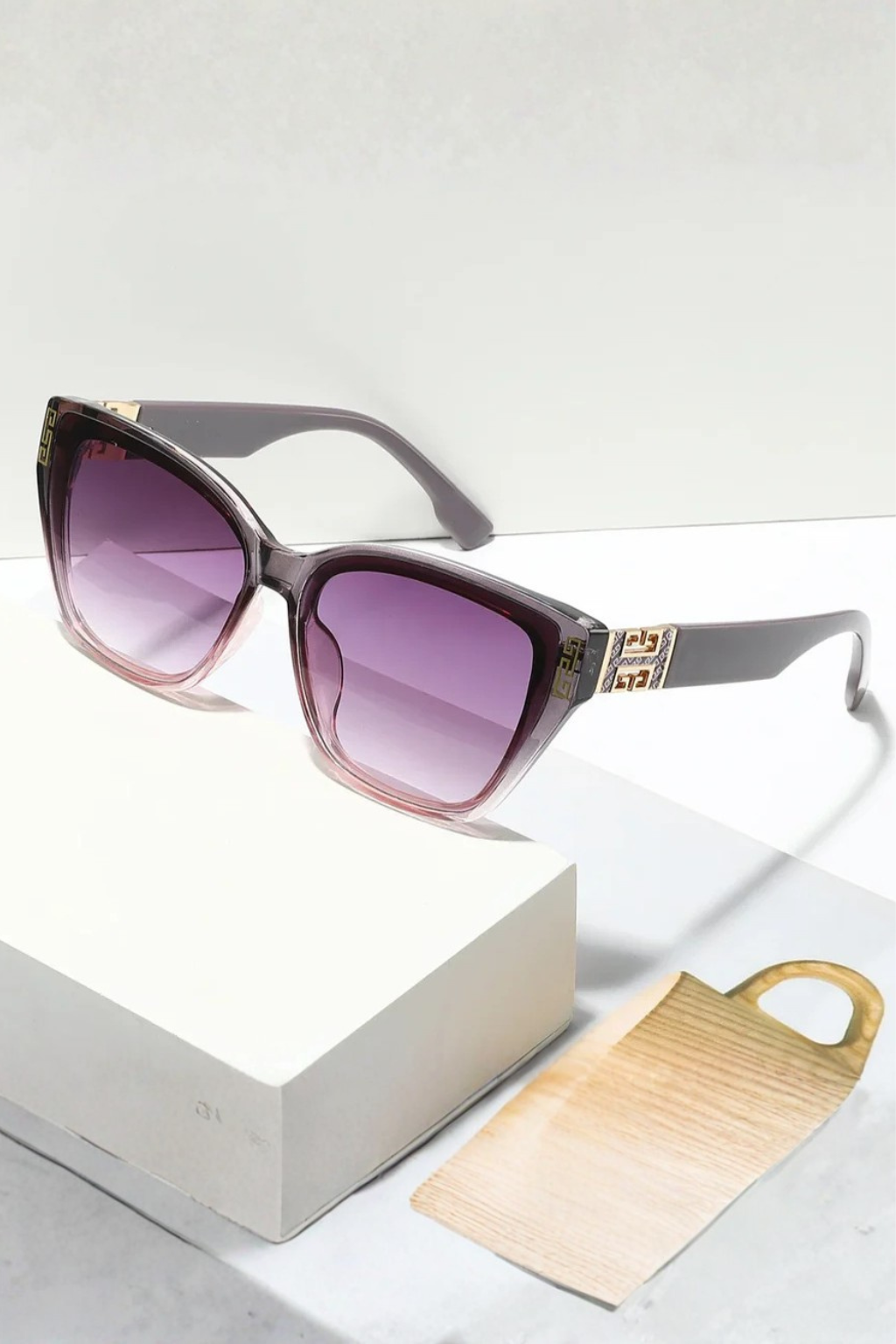 Lunettes de soleil femme œil de chat monture écaille verres dégradés détails dorés UV400