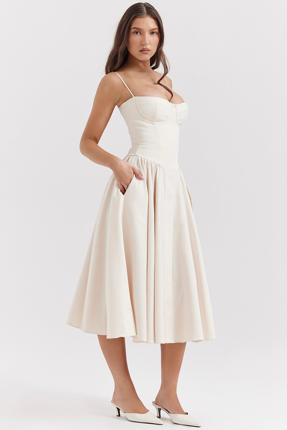 Robe midi femme bustier corset bretelles fines taille cintrée coupe évasée