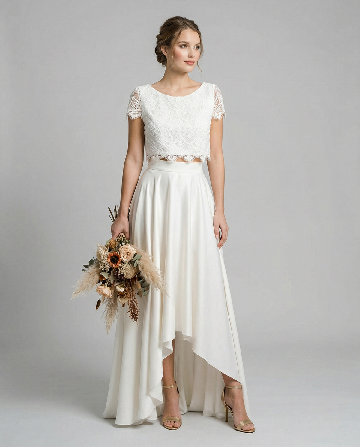 Robe mariée bohème dentelle femme coupe asymétrique manches courtes
