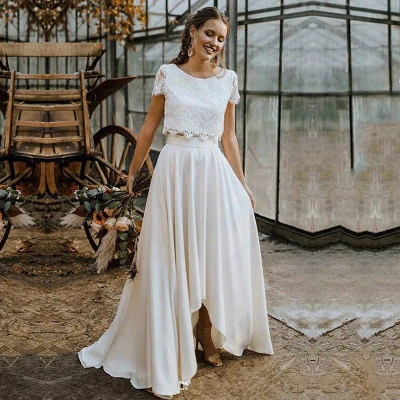 Robe mariée bohème dentelle femme coupe asymétrique manches courtes