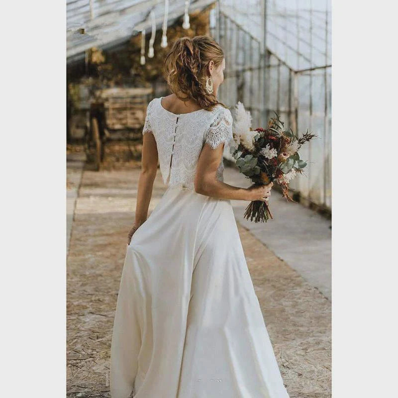 Robe mariée bohème dentelle femme coupe asymétrique manches courtes