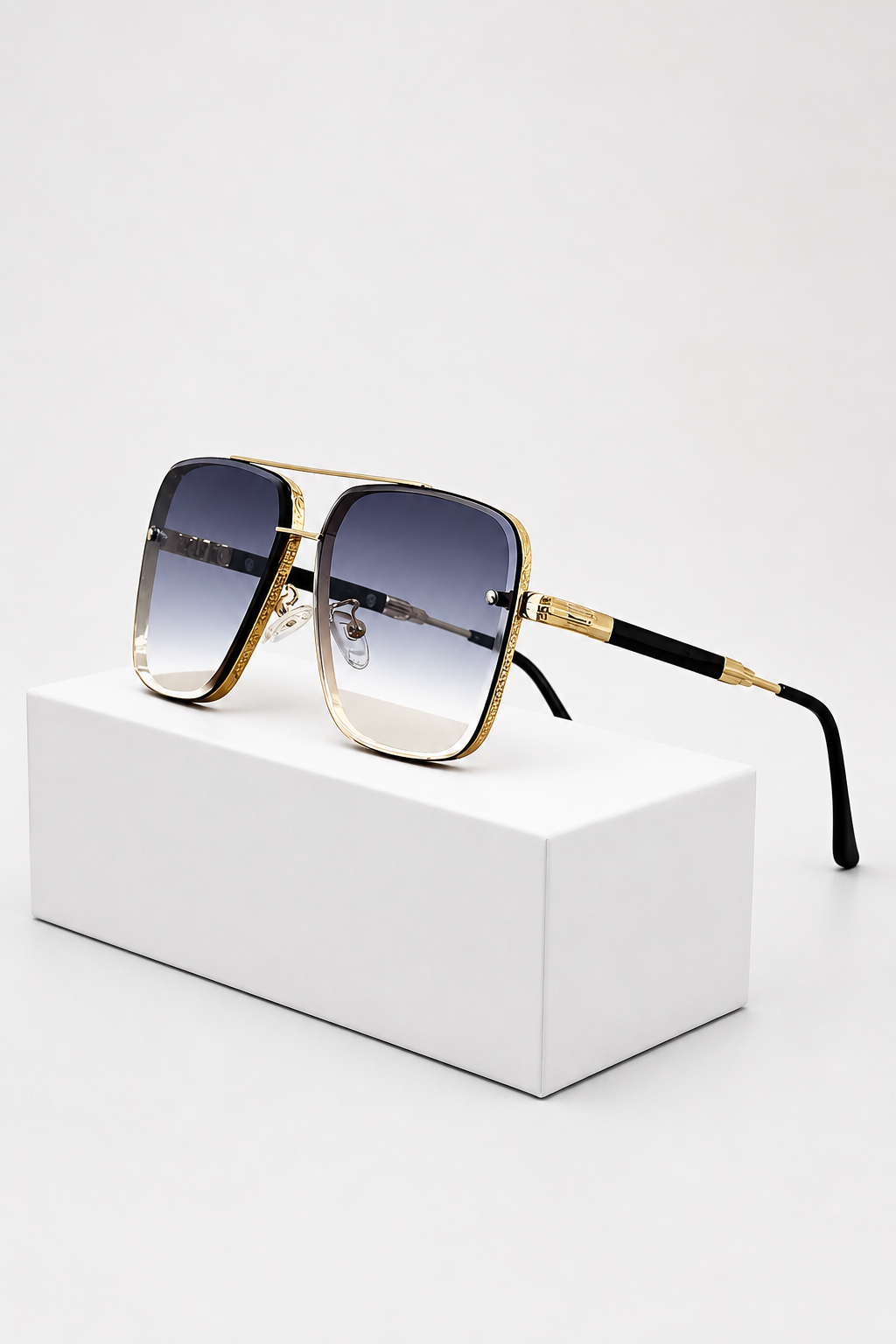 Lunettes de soleil femme oversize carrées verres dégradés UV400 monture dorée