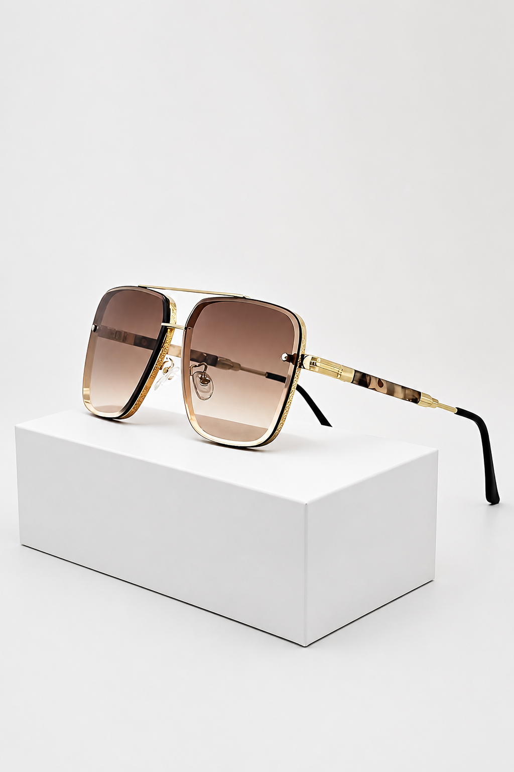 Lunettes de soleil femme oversize carrées verres dégradés UV400 monture dorée
