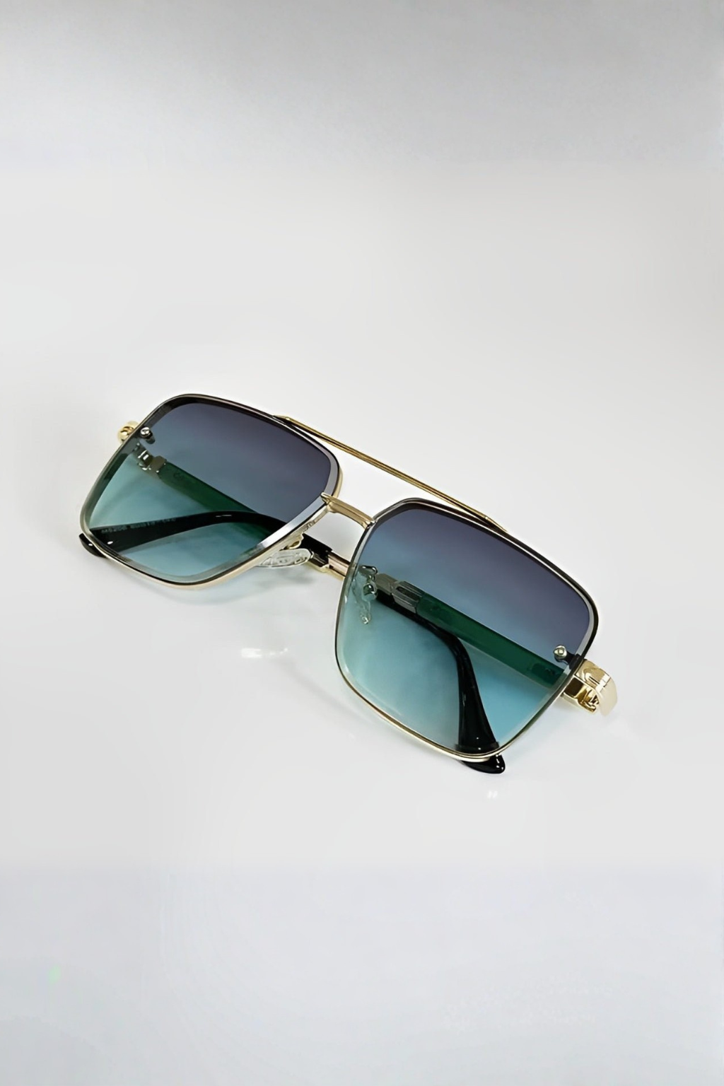 Lunettes de soleil femme oversize carrées verres dégradés UV400 monture dorée