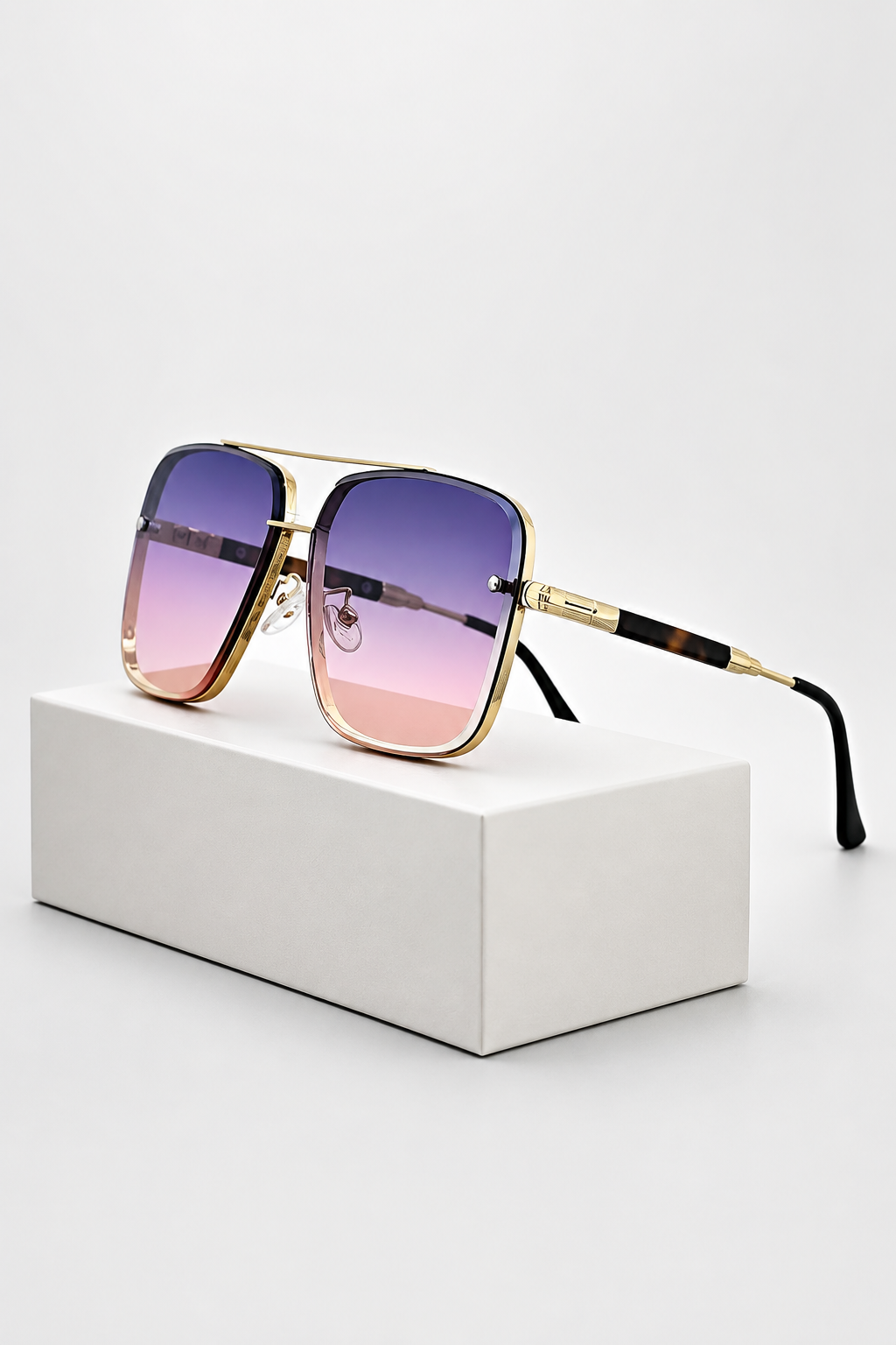 Lunettes de soleil femme oversize carrées verres dégradés UV400 monture dorée