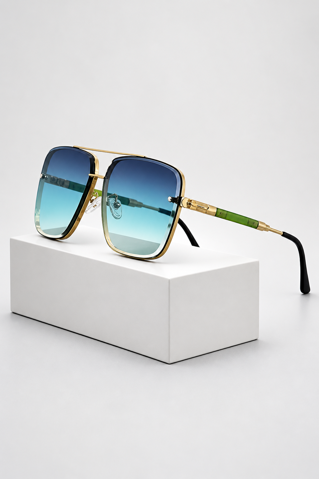 Lunettes de soleil femme oversize carrées verres dégradés UV400 monture dorée