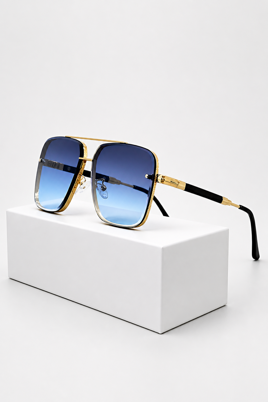Lunettes de soleil femme oversize carrées verres dégradés UV400 monture dorée