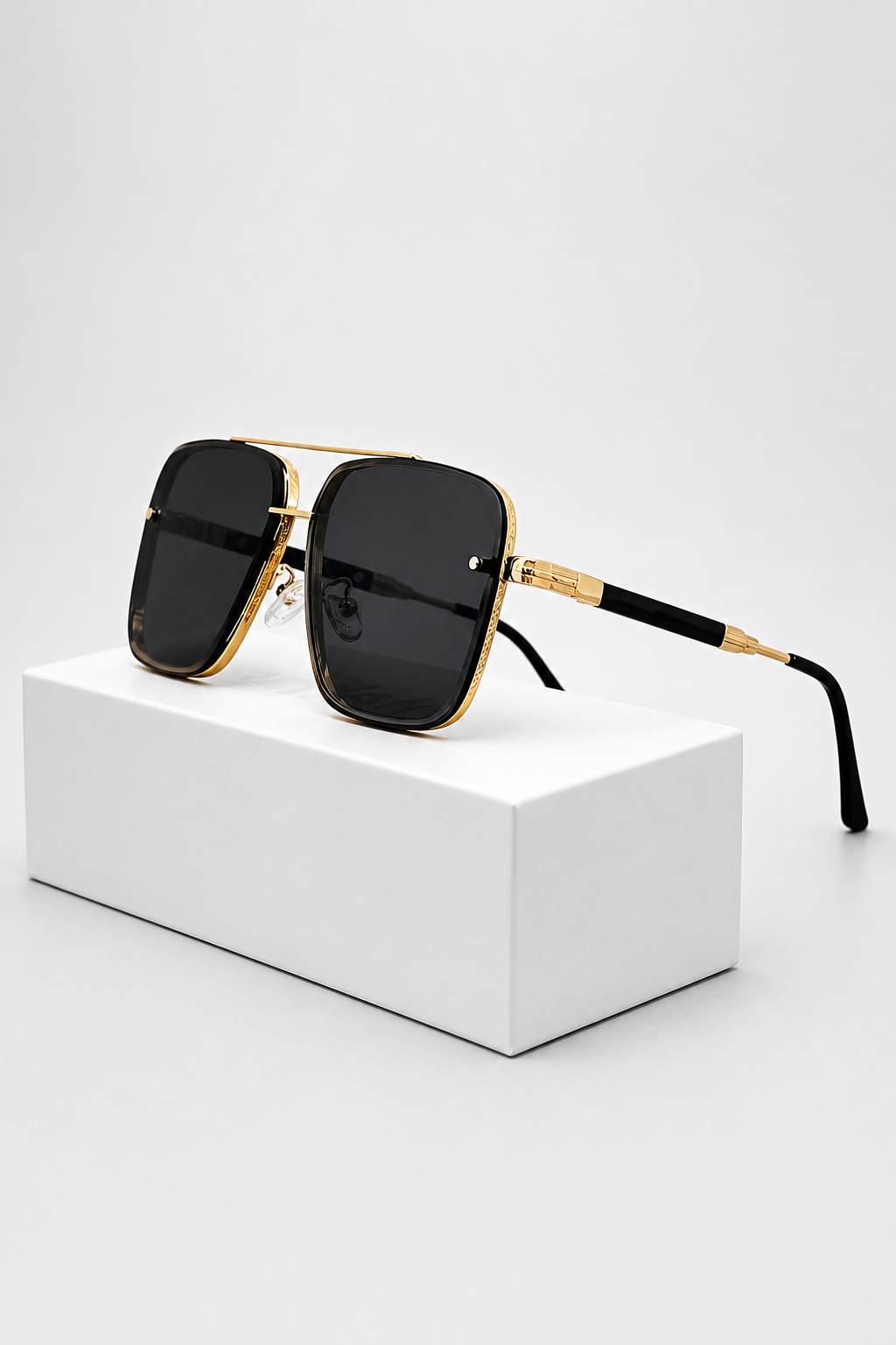 Lunettes de soleil femme oversize carrées verres dégradés UV400 monture dorée