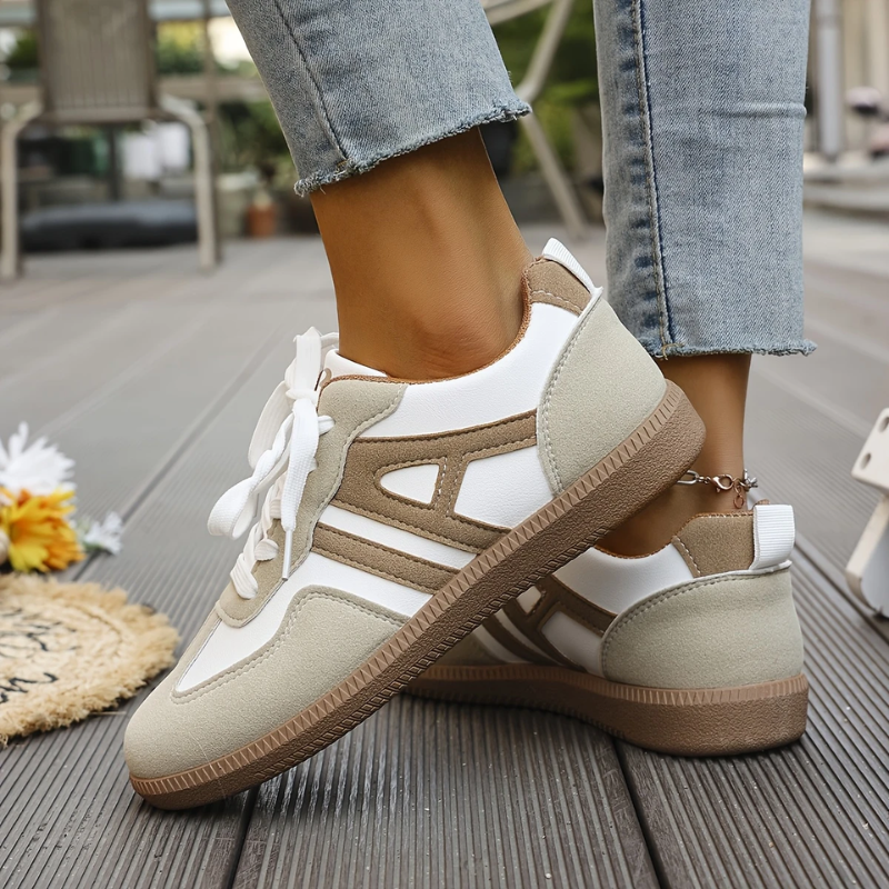 Baskets femme à lacets semelle plate style casual confortable