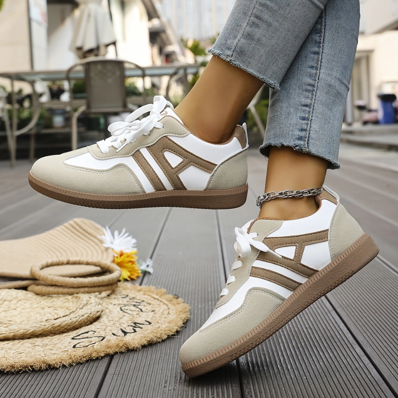 Baskets femme à lacets semelle plate style casual confortable