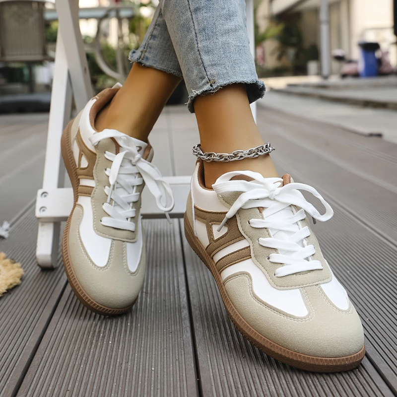 Baskets femme à lacets semelle plate style casual confortable