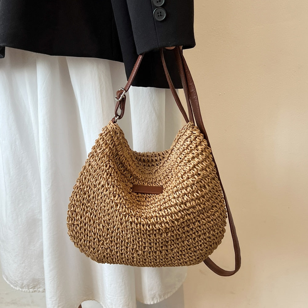 Sac hobo femme paille tressée raffia bandoulière cuir réglable porté épaule