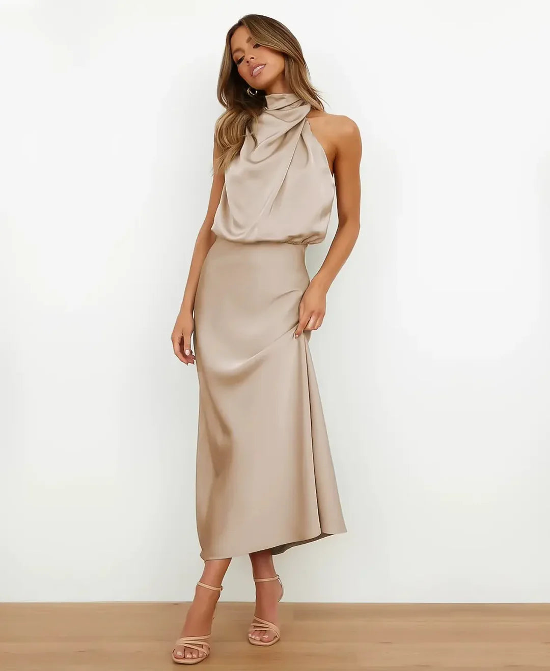 Robe longue femme col halter satinée coupe fluide soirée