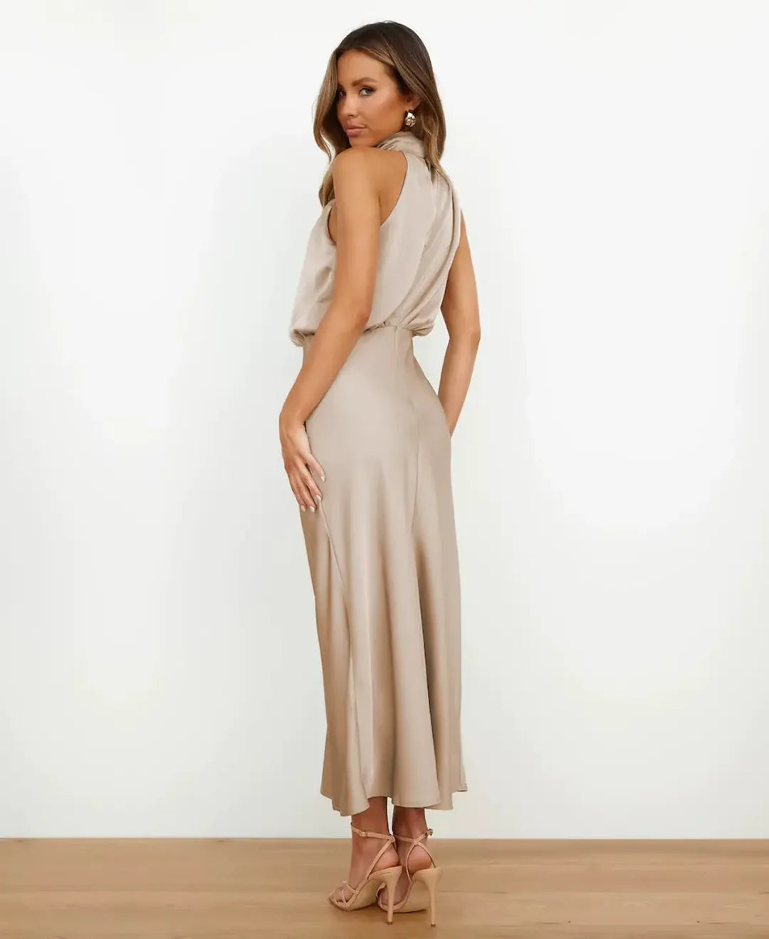 Robe longue femme col halter satinée coupe fluide soirée