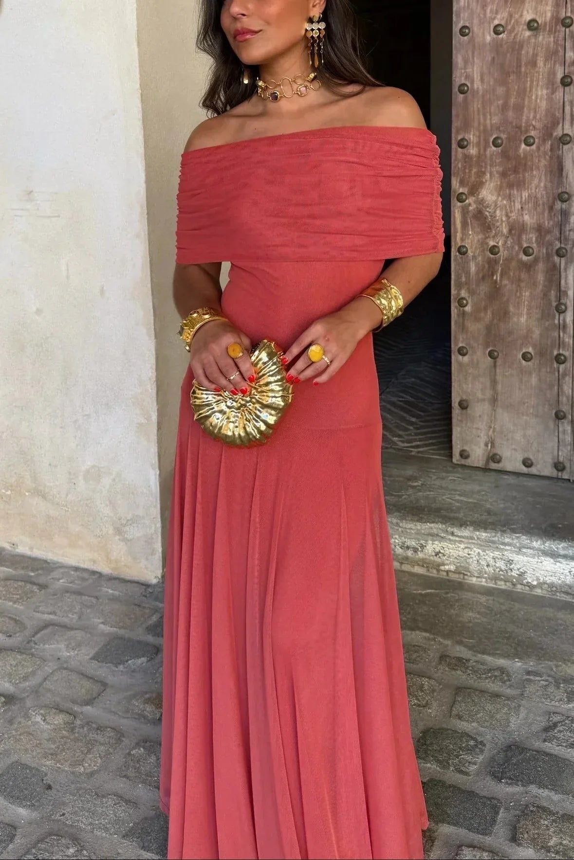 Robe longue asymétrique une épaule drapée fluide