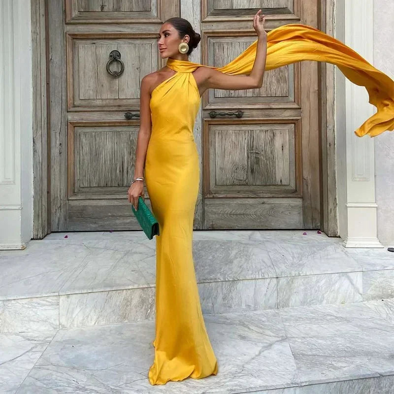 Robe longue invitée mariage dos nu drapée asymétrique