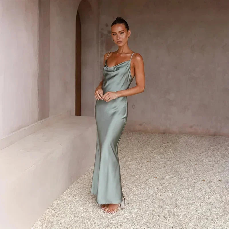 Robe longue satinée invitée mariage col bénitier bretelles fines