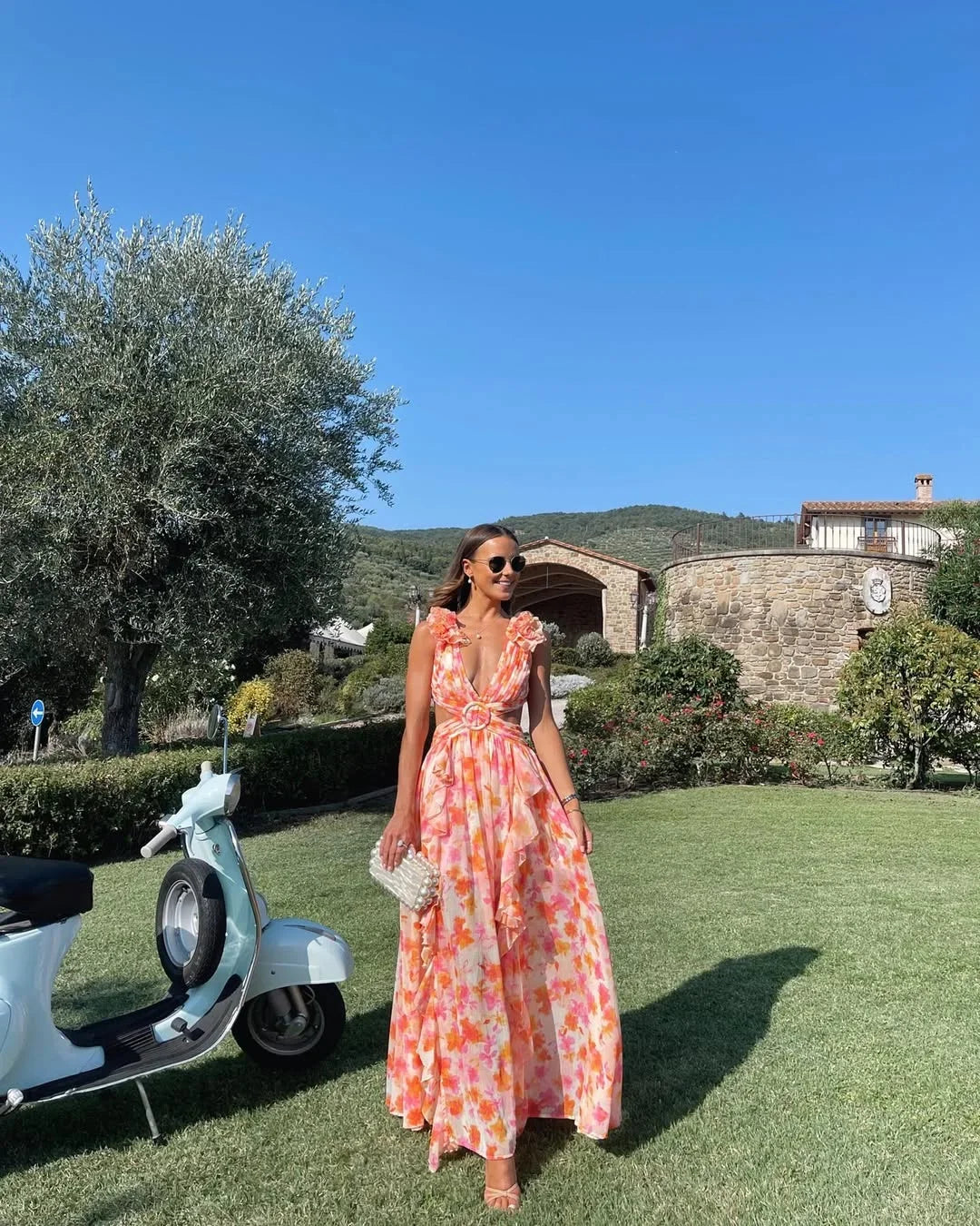 Robe longue fleurie invitée mariage col V volants