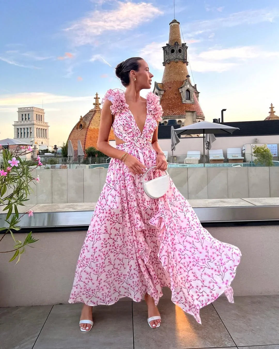 Robe longue fleurie invitée mariage col V volants