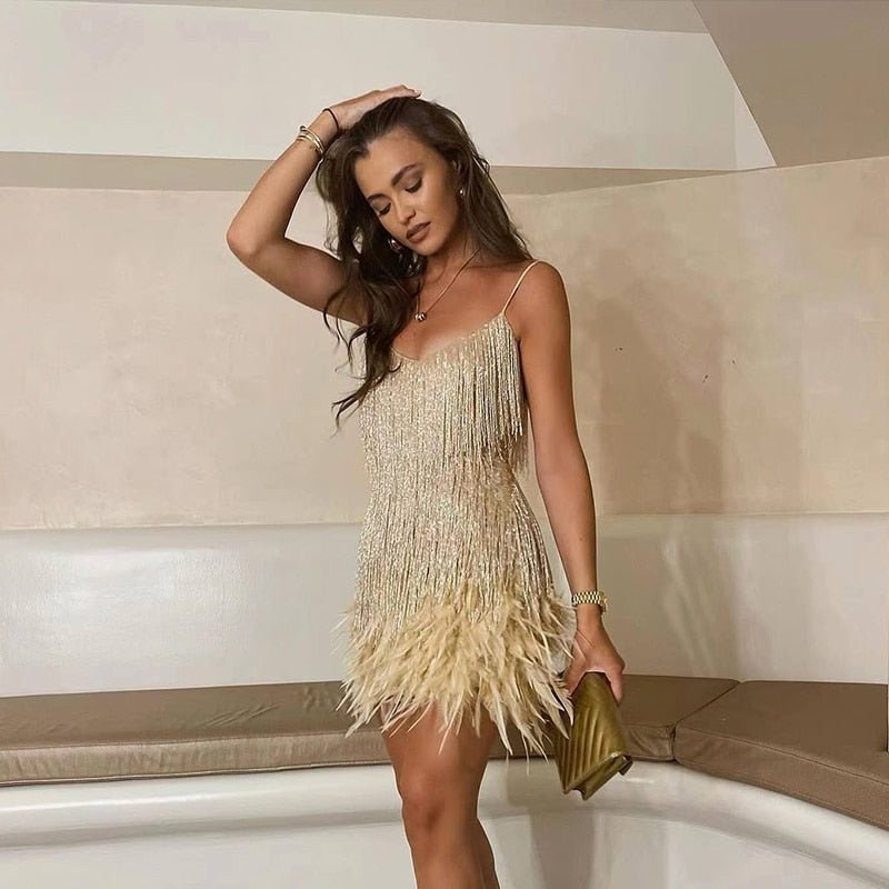Robe courte femme à franges col V fines bretelles coupe ajustée soirée
