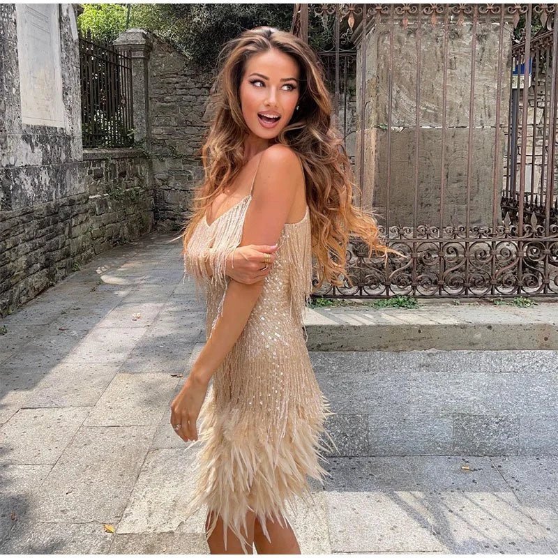 Robe courte femme à franges col V fines bretelles coupe ajustée soirée